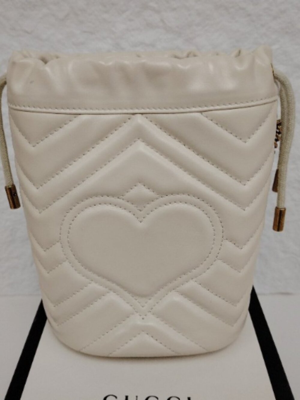 NWT, GUCCI Marmont mini cylindrical white wavy leather - Picture 4 of 6